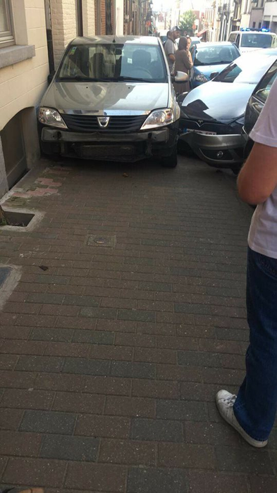 S-a întâmplat la Bruxelles! Accident mai puțin obișnuit între o Tesla și o Dacia Logan