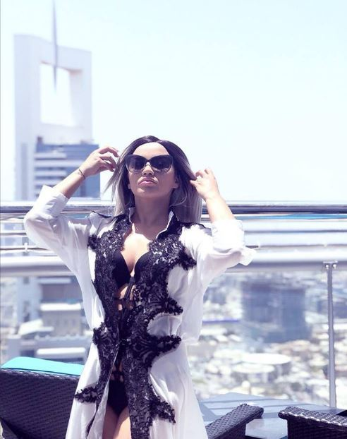 Carmen de la Sălciua, poze incendiare în Dubai! Și-a aruncat halatul și … Foto incendiar