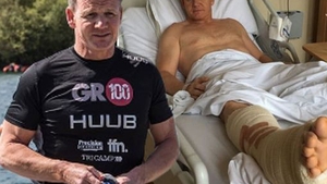 Chef-ul Gordon Ramsay, cu piciorul în ghips după un accident. Imagini de pe patul de spital!
