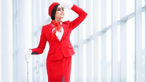 Nu e banc! Ce salariu are o stewardesă de la Wizz Air acum, în ianuarie 2025