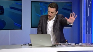 Mircea Badea, experiment-şoc în direct: Puneţi mâna pe ecranul televizorului! 