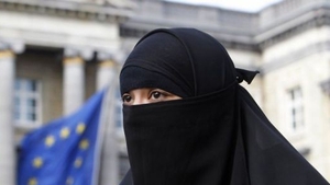 Ea este cea care a fost arestată în Arabia Saudită fiindcă a pozat pe stradă fără văl, sub formă de protest! Cum arată tânăra ce riscă să fie biciuită în public