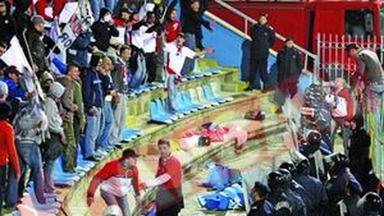 Agentii de paza se pregatesc pentru lupta cu galeriile