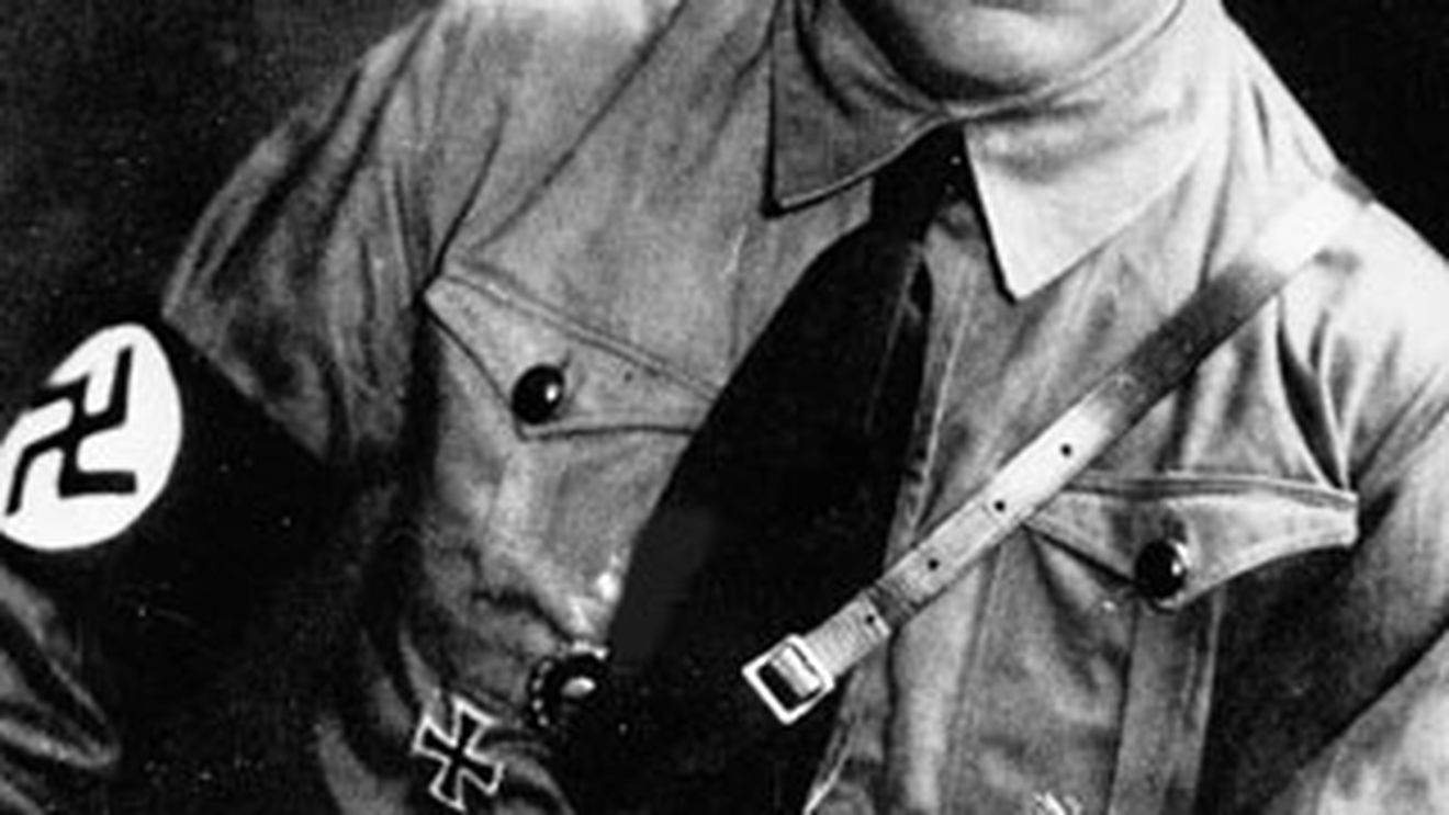 Sase luni de inchisoare pentru ca i-a sunat telefonul... cu vocea lui Adolf Hitler!