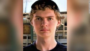 Un tânăr de 19 ani, dat dispărut în urmă cu 3 ani. Incredibil unde l-au găsit acum părinții care îl credeau mort