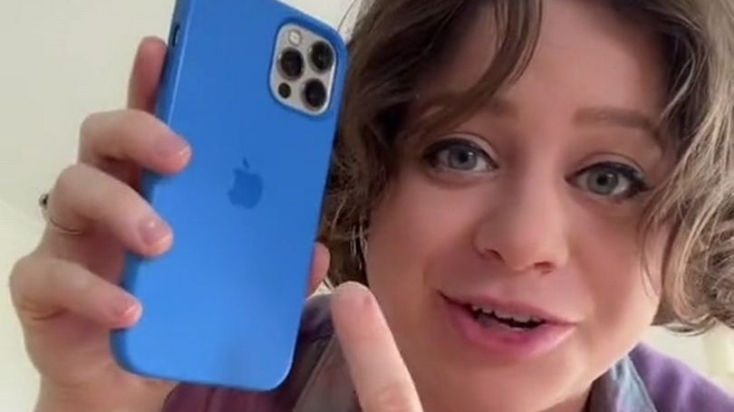 Știai că fiecare iPhone are un buton secret?! Ce se întâmplă dacă îl apeși