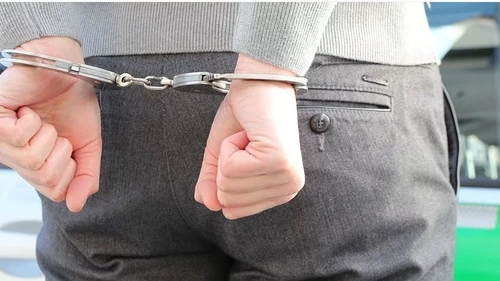 De-a râsu'-plânsu' în Iași! Un bărbat a fost încătușat după ce a vrut să vândă heroină! Polițiștii au fost uimiți când au văzut ce a scris în declarația pe proprie răspundere