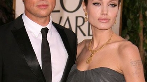 Cel mai frumos cuplu de la Hollywood şi-a oficializat relaţia! Brad Pitt şi Angelina Jolie s-au căsătorit în ziua de Crăciun!