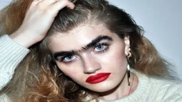 Este manechin de succes şi arată aşa! Blonda refuză să se penseze dintr-un motiv uluitor