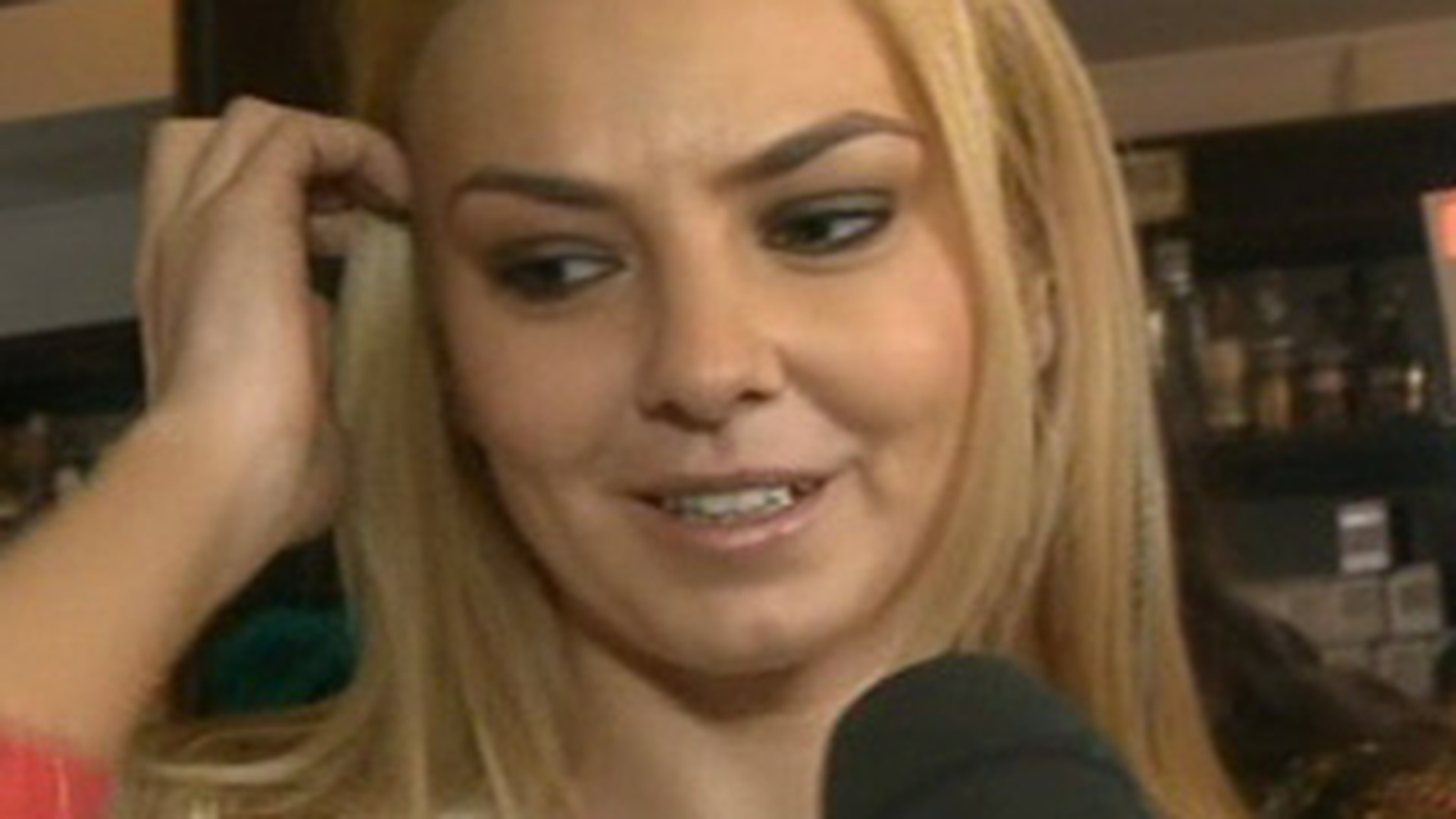 Roxana Ionescu va canta muzica populara: "Am copilarit in Gorj si chiar aveam propriul meu costum popular"