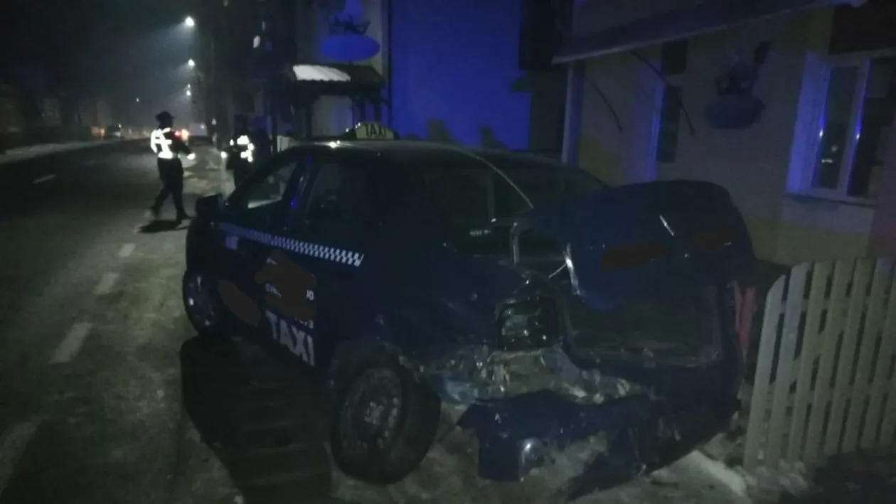 Grav accident de circulație în Bistrița-Năsăud. S-a intervenit de urgență după ce două autoturisme s-au ciocnit violent