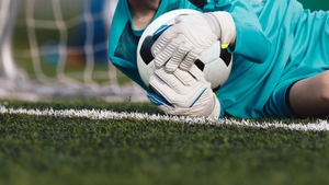 Fotbalist, SUSPENDAT 30 de ani pentru agresarea unui arbitru: „Să o ia razna în altă parte”
