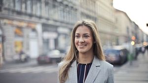 (P) Cât costă un implant dentar? Întrebarea care îți poate defini începutul lui 2025!