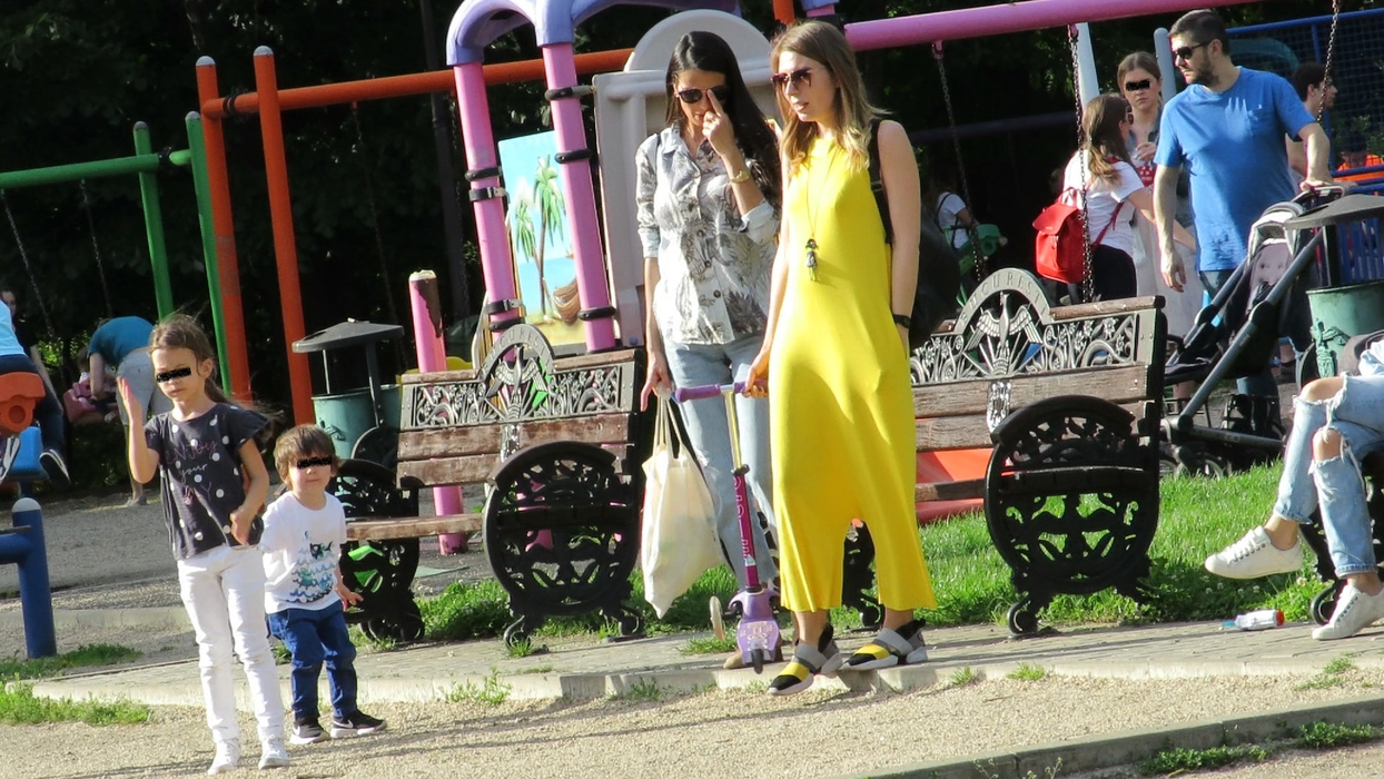 Deși nu mai are mult până naște, Anca Serea își păstrează programul de plimbări în aer liber