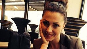 E rusine mare, mare, s-arati ce-ai-ntre picioare! Ilinca Vandici prinsa in ofsaid de paparazzi