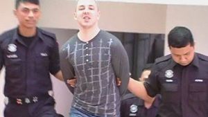 Romanul condamnat la moarte in Malaezia rupe TACEREA! Ce spune despre tatal lui! "Minte. NU ma ajuta pe mine ci..."