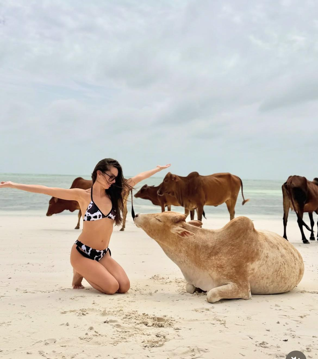 Georgiana Lobonț s-a pozat în costum de baie și fanii ei au încremenit! Valul de hate a început să curgă: „Iartă-mă că întreb. Ești vie?”