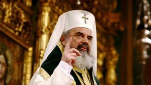 Cum l-au "uns" pe Patriarhul Daniel "cetatean de onoare" dupa ce a scandalizat intreaga societate cu declaratiile de la "Colectiv"