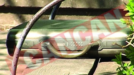 O valiza de geamgiu a pus pe jar pirotehnistii din Bacau