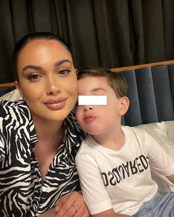 Betty Salam alături de Mattias, fiul ei (Sursă: Facebook)