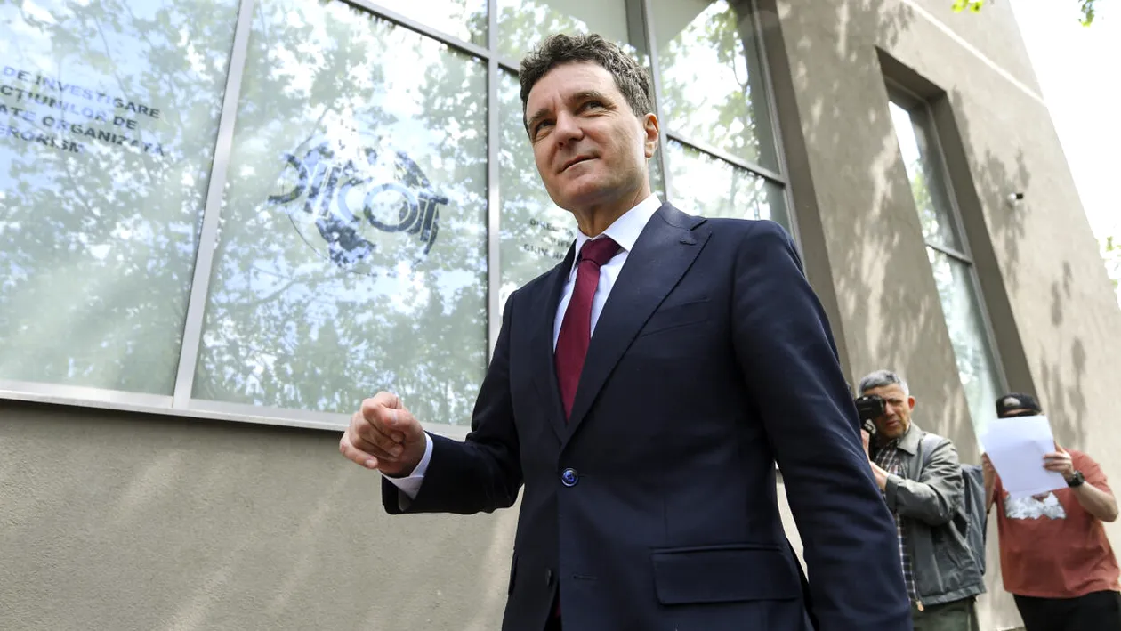 Cum își cucerea Nicușor Dan iubitele pe vremea când era student în Franța: ”La început...”