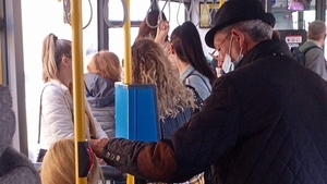 Ce a pățit un bărbat din Cluj-Napoca, după ce a refuzat să-i dea bani unui cerșetor, într-un autobuz