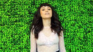 IRINA RIMES a devenit rapid una dintre cele mai îndrăgite cântăreţe de la noi, iar acum s-a aflat! Cine a descoperit-o pe artistă