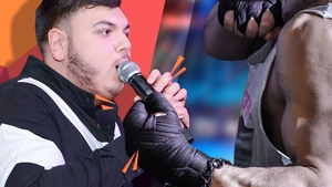 Temutul Seif Jr., acuzat că  l-a ”tocat” la o nuntă pe un cunoscut manelist din trupa lui Salam!