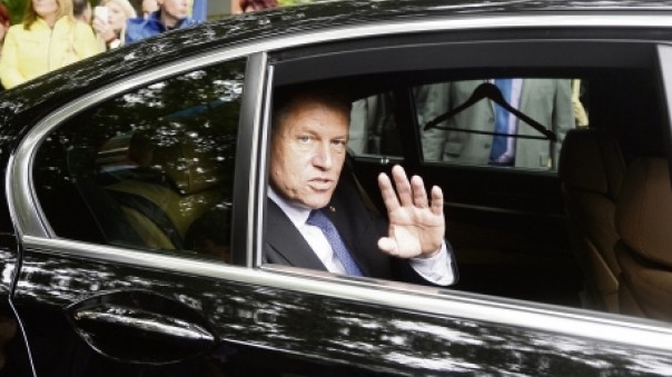 Maşina blindată cu care se plimbă KLAUS IOHANNIS e demnă de filmele cu ROBOCOP! Ce ascunde în interior