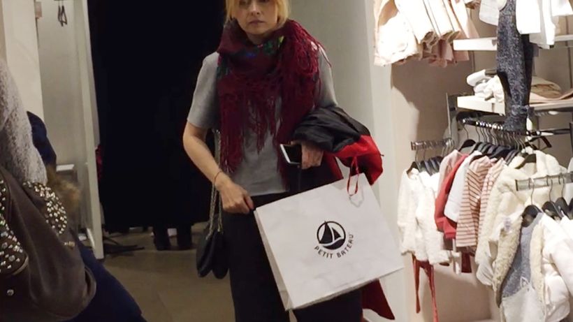 Vedeta Antenei este atentă cu bugetul familiei! Simona Gherghe a ”vânat” chilipiruri înainte de Sfântul Nicolae!