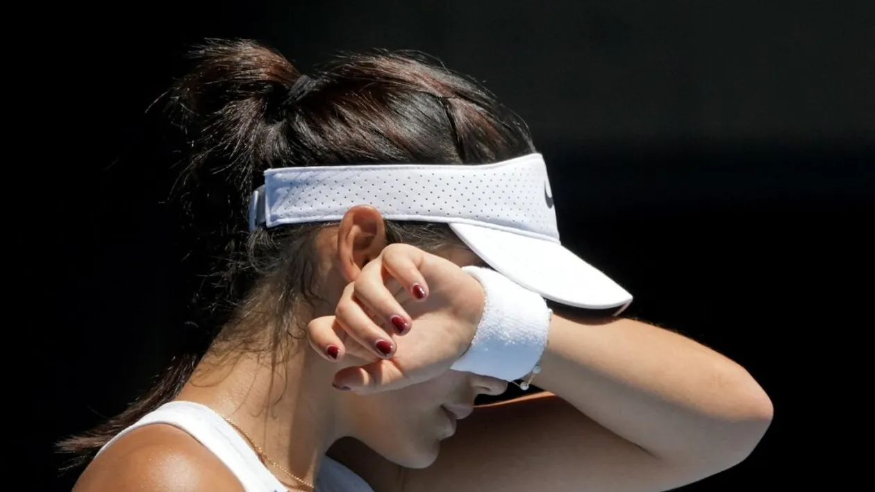 Emma Răducanu, hărțuită de un obsedat la Dubai! A început să plângă și a întrerupt meciul