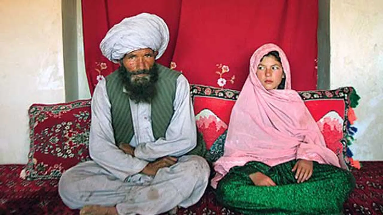 A murit in noaptea nuntii! Sfârsitul tragic al unei copile de 8 ani, obligate să se mărite cu un bărbat de 40 de ani