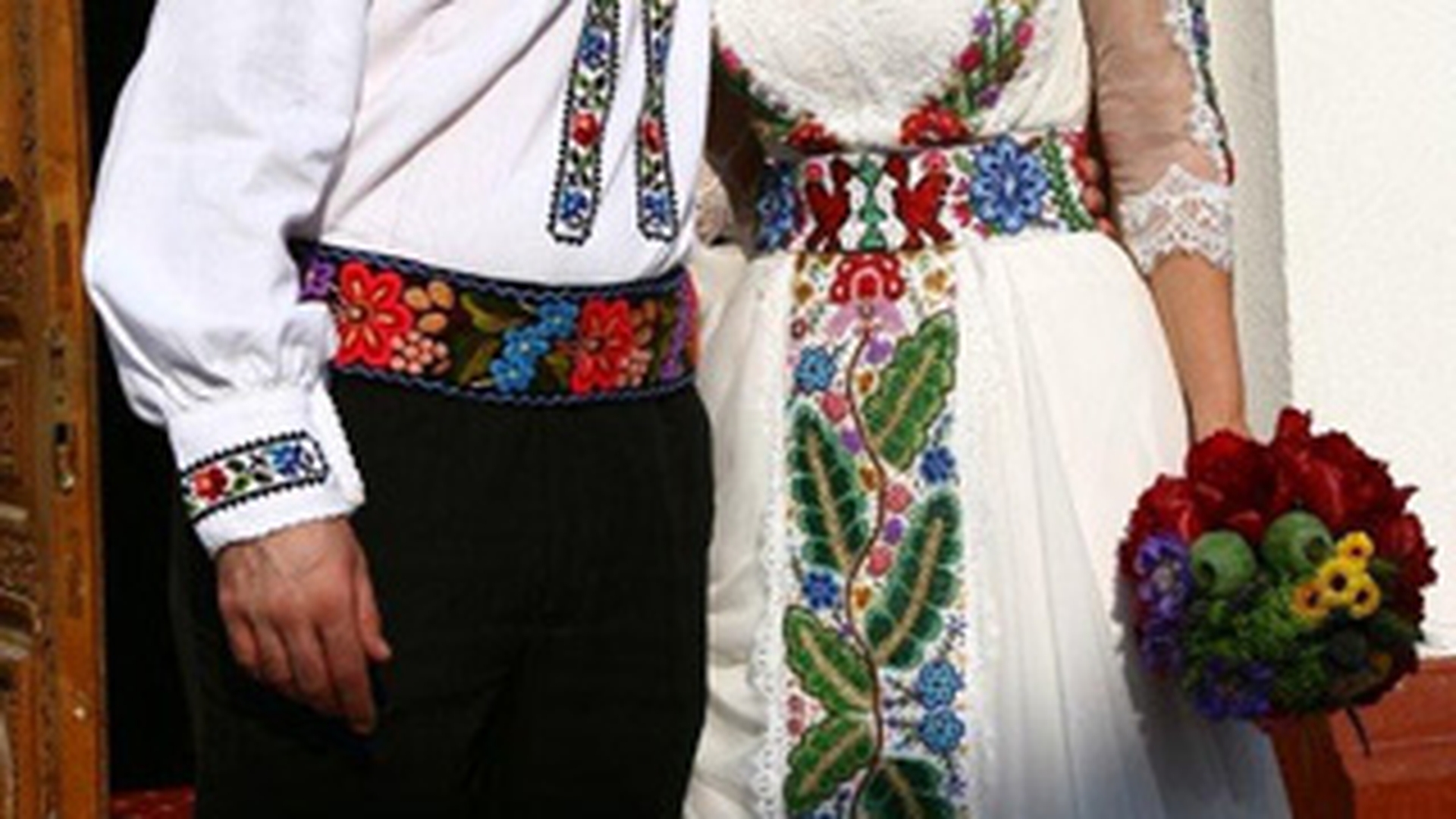 Cea mai neobisnuita rochie de mireasa a verii! Nici nu iti trece prin cap ce a purtat Elena Lasconi la nunta!