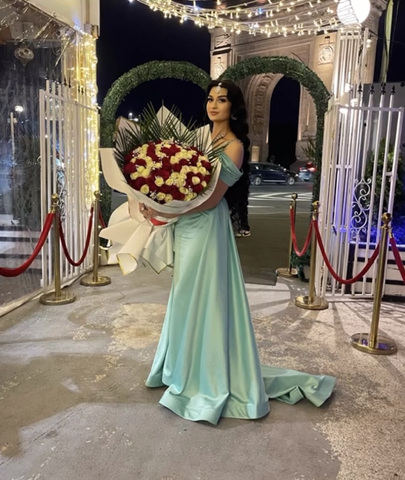 Anabela, prințesa țiganilor, și-a sărbătorit majoratul pe lux și opulență/ Sursa foto: Captură TikTok