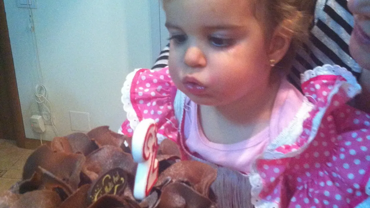 In urma cu trei ani, mama ei era la un pas de moarte! Uite ce simpatica e fetita sopranei Amelia Antoniu!