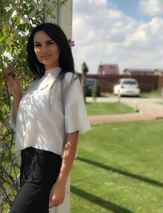 Bianca de la „Insula Iubirii” şi-a schimbat look-ul cu ocazia unui botez, la care a fost naşă! Cum arată acum concurenta show-ului TV