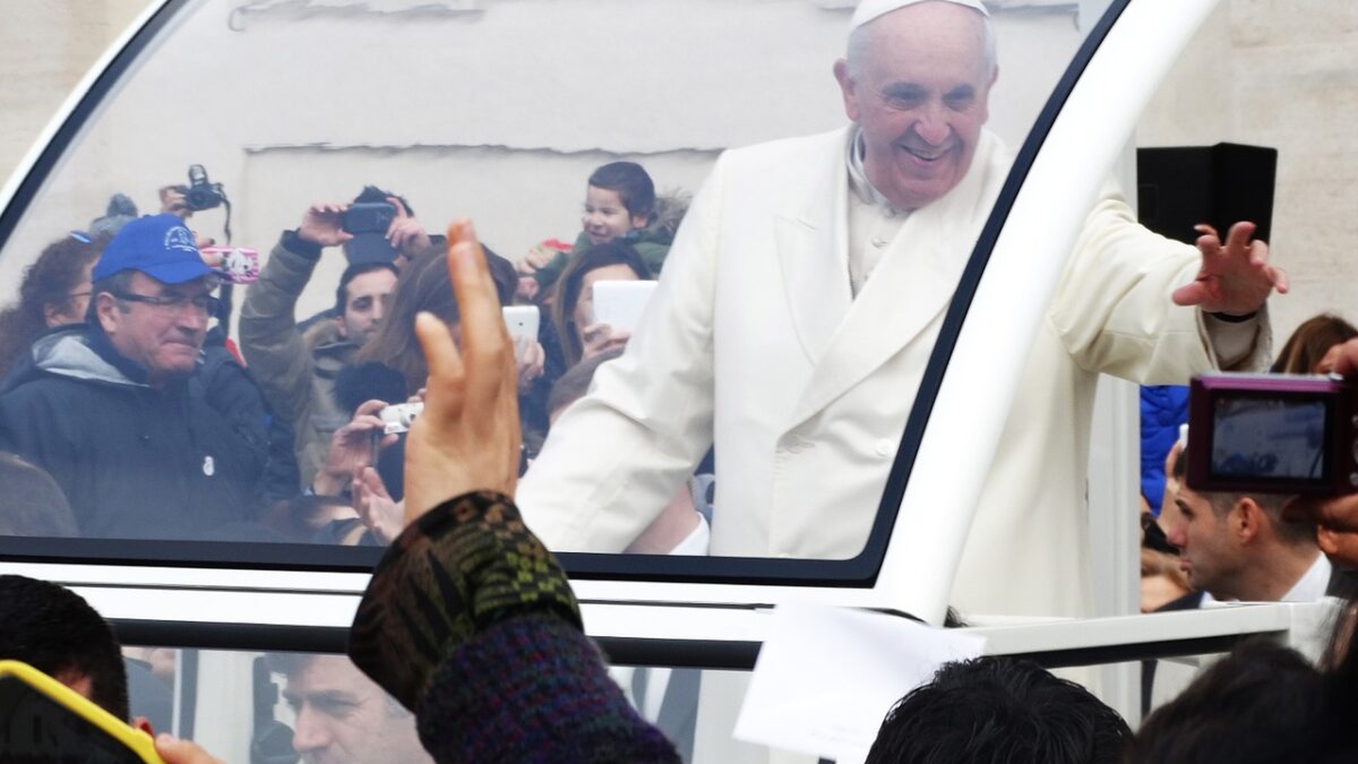 Dialog spumos între Papa Francisc și un grup de preoți mexicani: ”Știți de ce am nevoie pentru genunchiul meu? De puțină tequila”