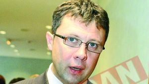 Patronul Altex nu mai vrea in parlament