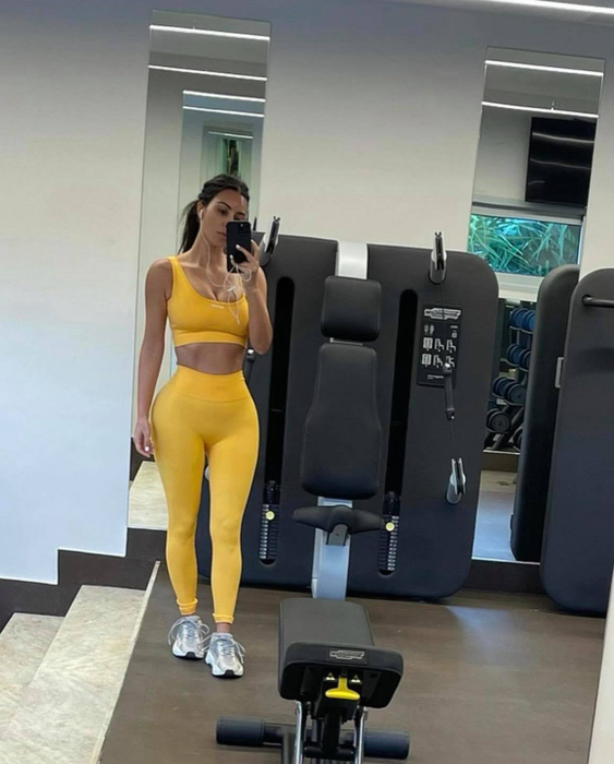 Kim Kardashian a devenit miliardară și se află în topul făcut de Forbes alături de Jeff Bezos și Elon Musk. De unde provine averea celebrei brunete