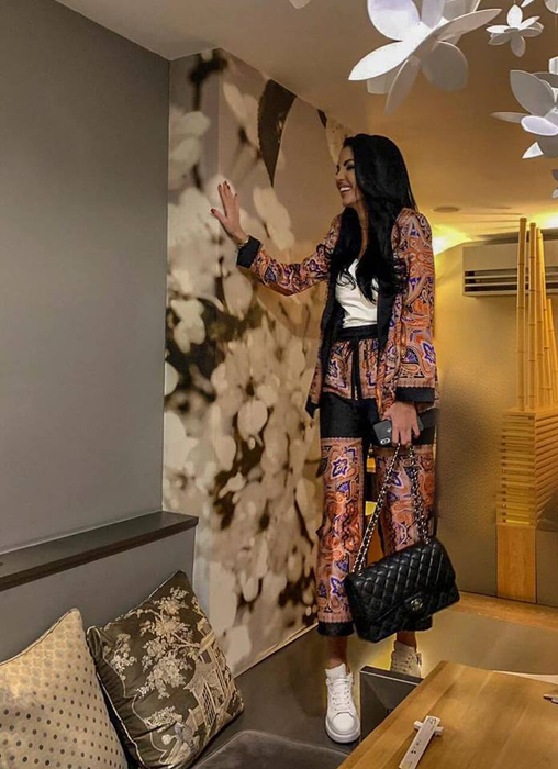 Raluca „Bombardiera”, filmată în club alături de fotomodelul Kinsey Wolanski, cea care a intrat pe teren la finala Ligii Campionilor