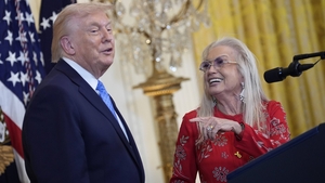 Cine e miliardara care l-a „mituit” pe Donald Trump! Președintele SUA spune că i-a oferit 250 milioane de dolari, ca să nu se lase