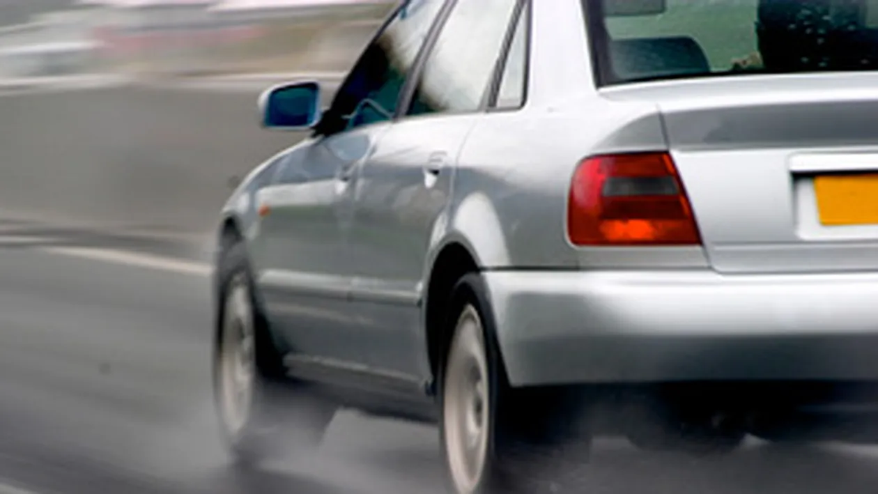 A fost nebunie in trafic de Revelion! La fiecare semafor trecea cate unul pe rosu, se depasea pe sinele de tramvai de pe contrasens