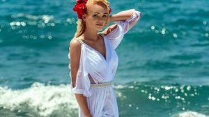 Au făcut „nebunii“ pe plaja plină ochi. MARIA CONSTANTIN şi-a călărit soţul la propriu!