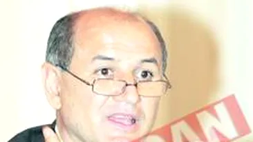 Copos se uita in ograda vecinilor mai bogati