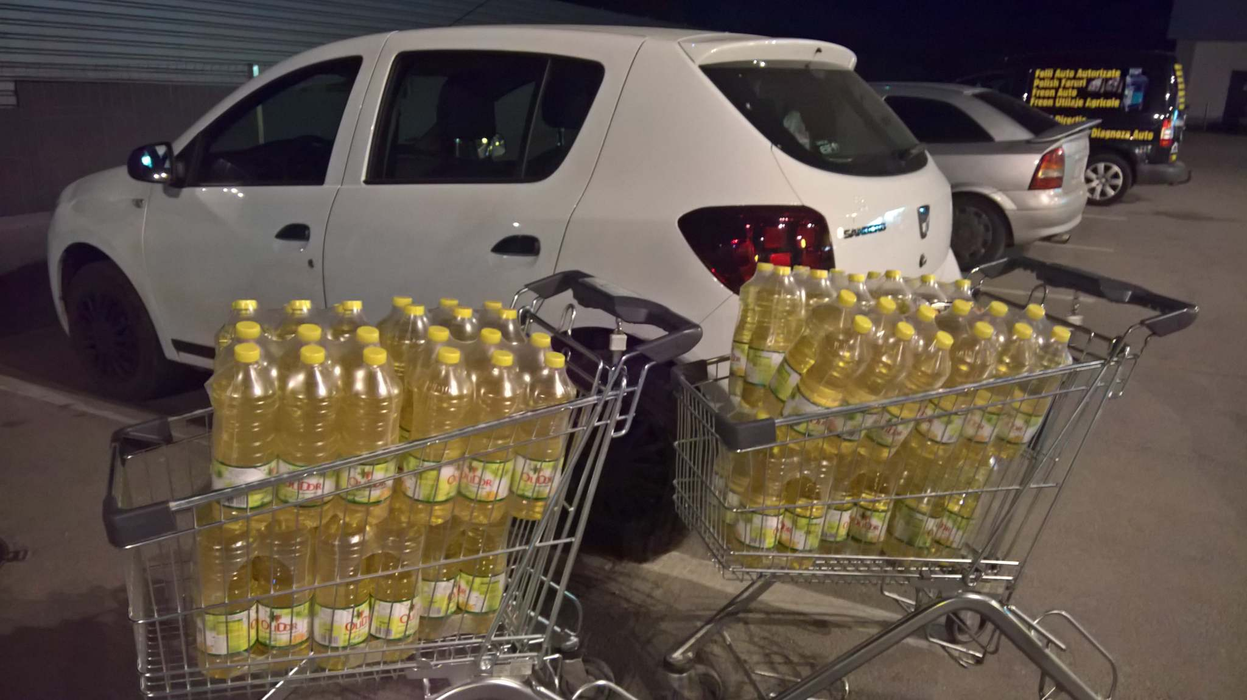 Preotul a luat inițiativa de a dărui câte 100 de litri de ulei nevoiașilor, în postul Paștelui