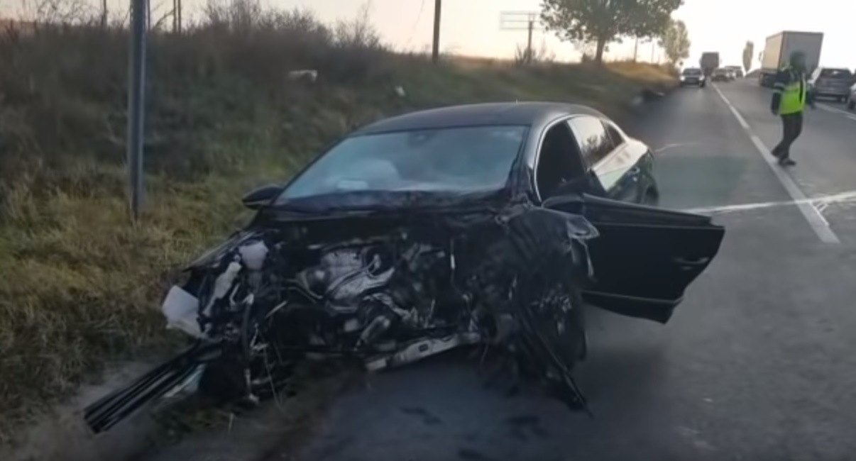 Accident înfiorător într-o zonă blestemată din Iași. 2 morți și 2 răniți, în urma impactului. E șocant la cât s-au blocat acele de la kilometraj