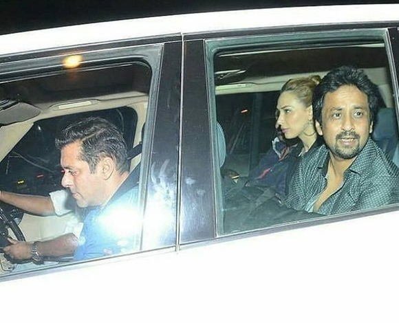 IULIA VÂNTUR, fericită împreună cu SALMAN KHAN! Cum au fost fotografiaţi cei doi în India