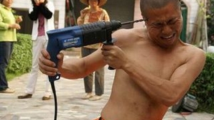 O familie chineza a angajat un calugar shaolin pentru a-si proteja fetita