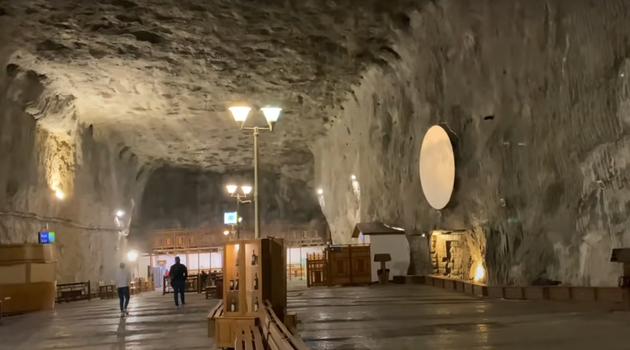 Salina Praid, un obiectiv turisti vizitat de mii de persoane, zilnic - se află în județul Harghita / sursă foto: Captură video