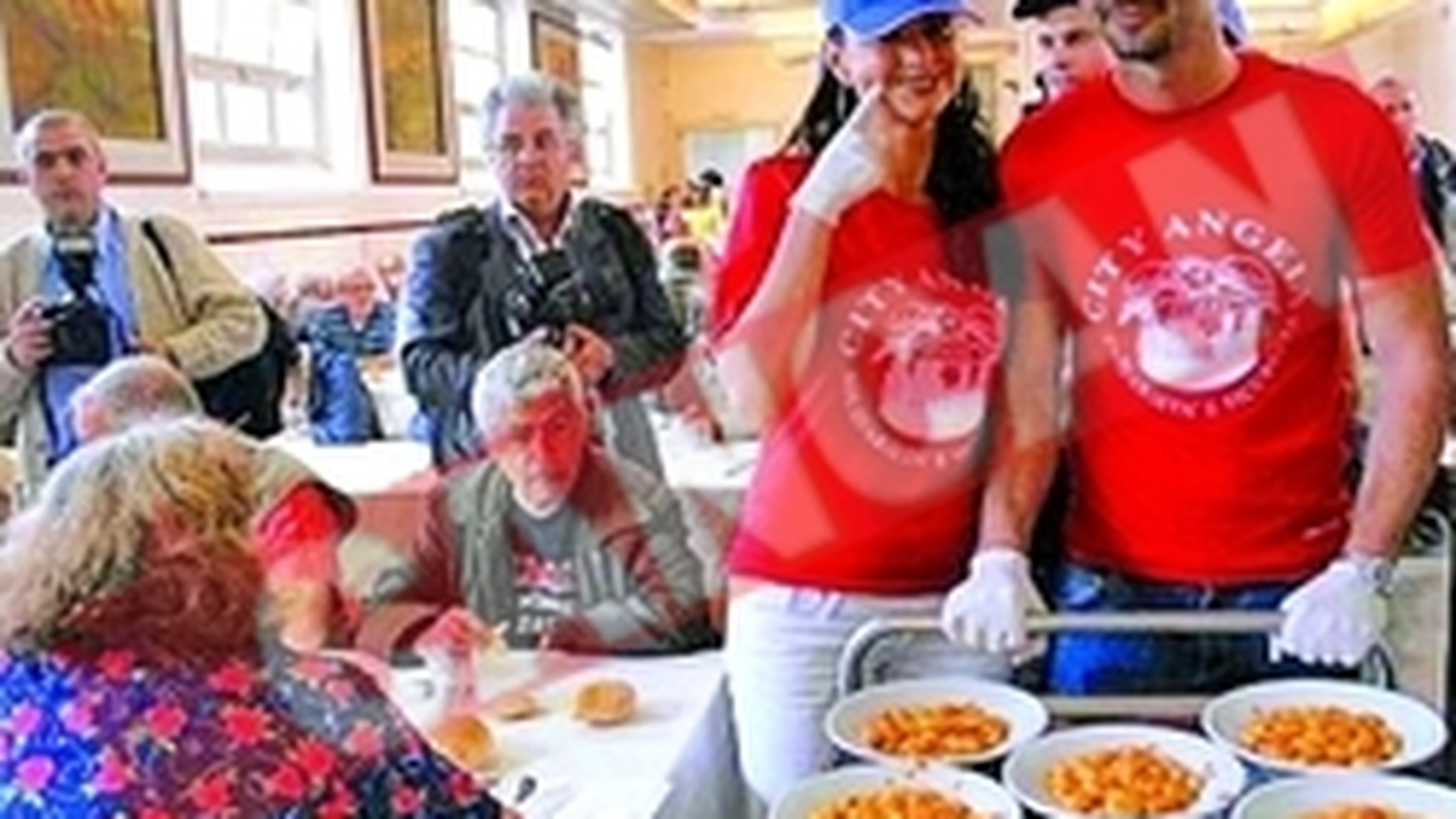 Ramona Badescu a gatit pentru saraci